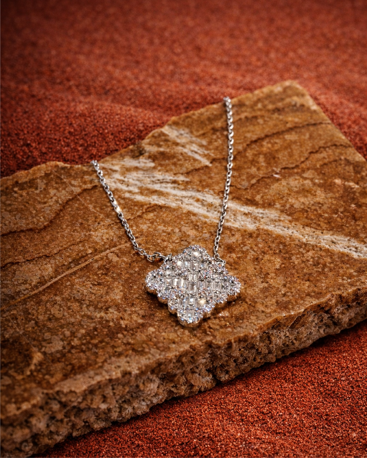 Lumière Rouge Chain